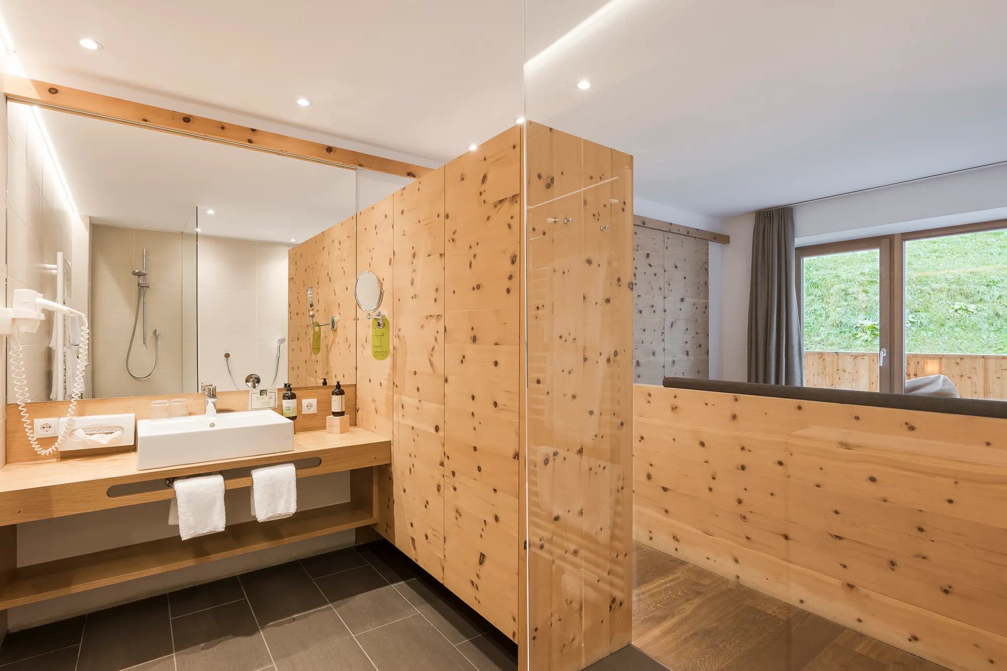 Superior Zirbe Luxury Forest